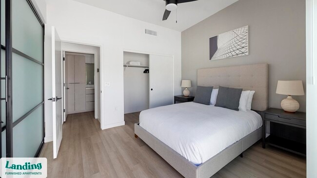 Photo - 2121 W Butler Dr Unidad 48