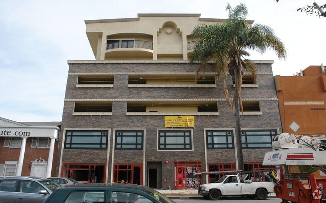 Building Photo - 930 S Robertson Blvd Rental