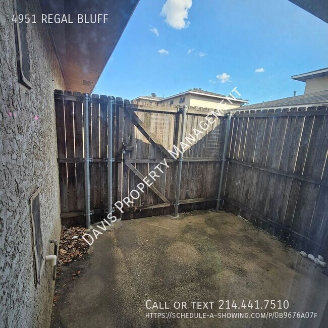 Photo - 4951 Regal Bluff