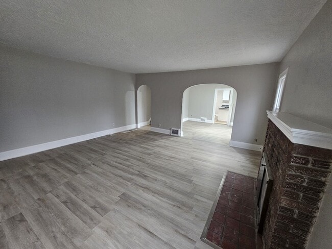 Photo - 3355 Henderson Rd