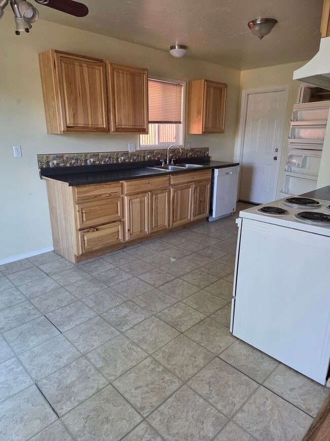 Photo - Very nice duplex 2 bedroom 1 bathroom