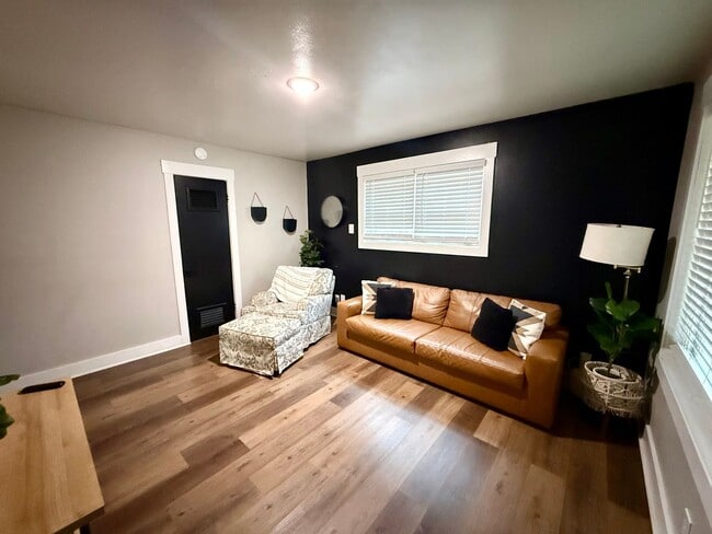 Photo - 1824 Rosemond Ave