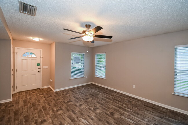 Photo - 859 Collinswood Dr