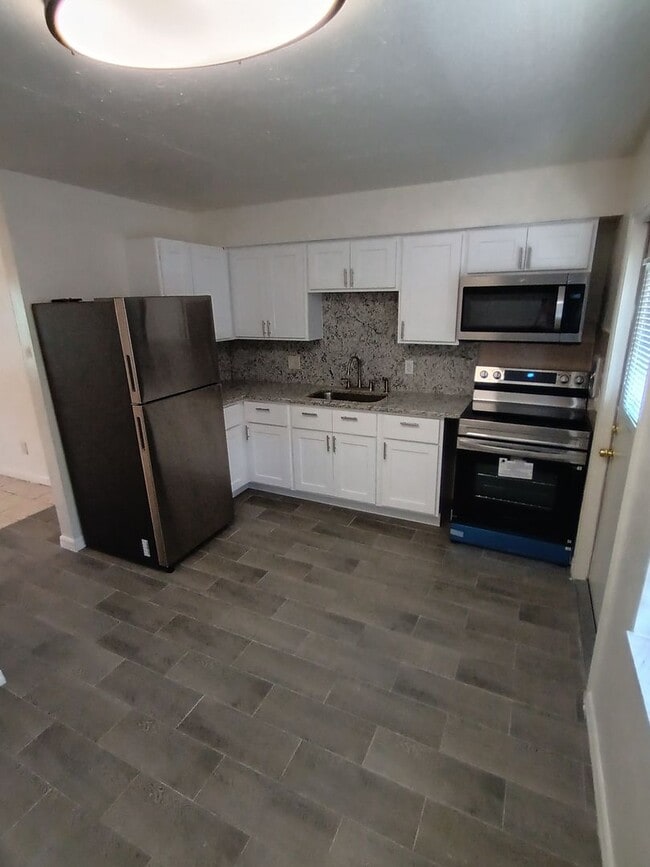 Photo - 1633 W Oak Ridge Rd Unit D