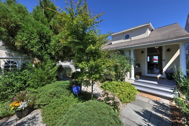Building Photo - 61 Milford Point Rd Rental
