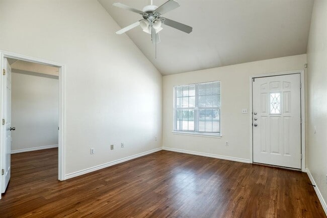 Photo - 108 Live Oak Cir