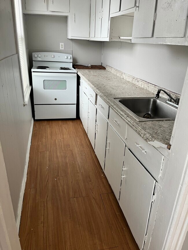 Building Photo - 43 Harlem St Unit 3