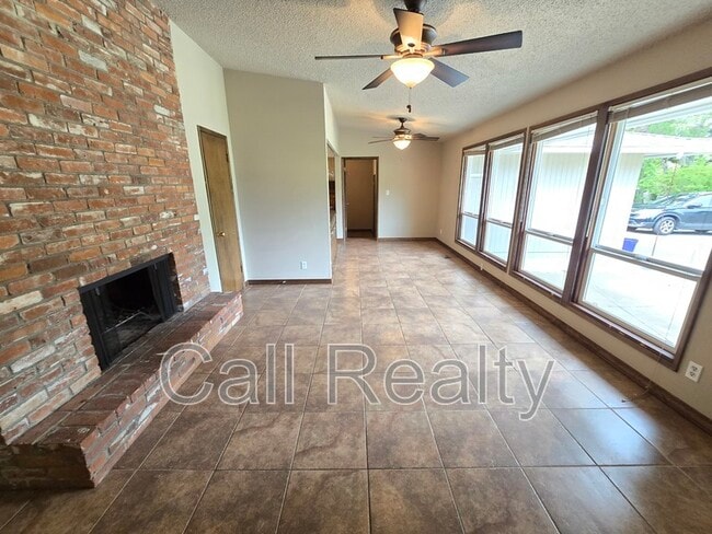 Photo - 6104 S Stone St