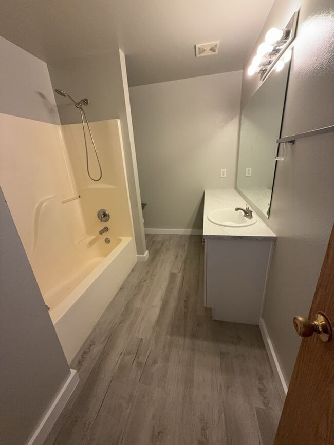 Photo - Cute 2 bedroom 1 bath Apartment