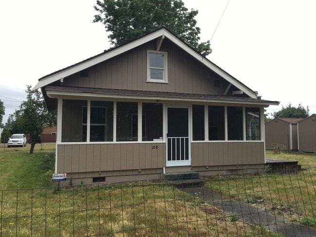 Building Photo - 3 Bdrm, 1 Bath Plus Bonus Room! Heart of Yelm! Fully Fenced Yard!