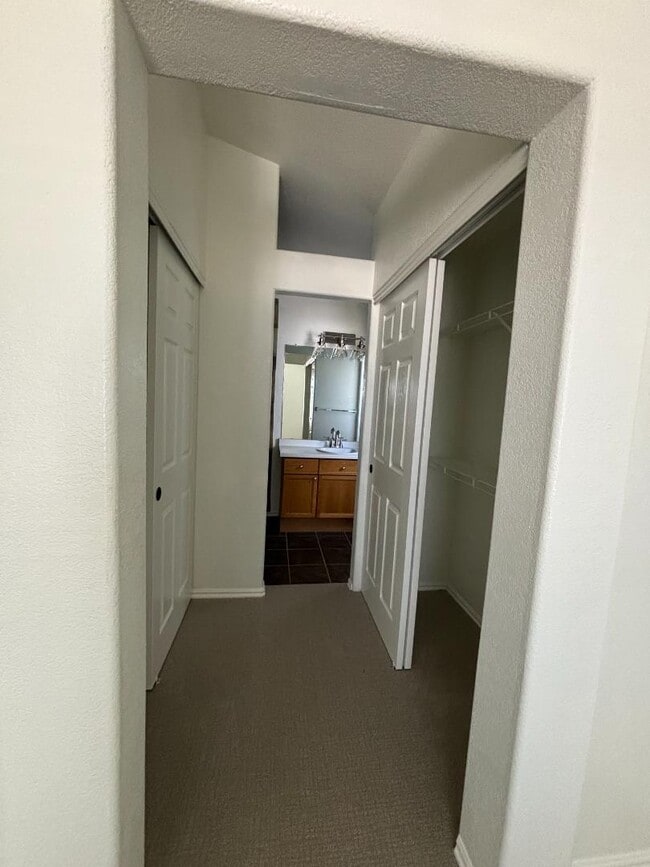 Photo - 9724 Queenscliffe Dr