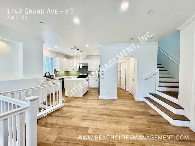 Building Photo - 1749 Grand Ave Unit #3