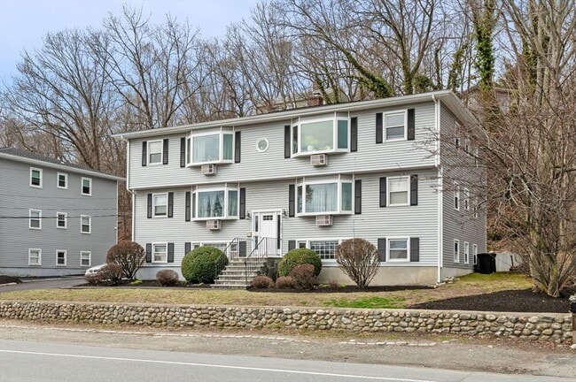 Building Photo - 121 Cambridge Rd Unit B