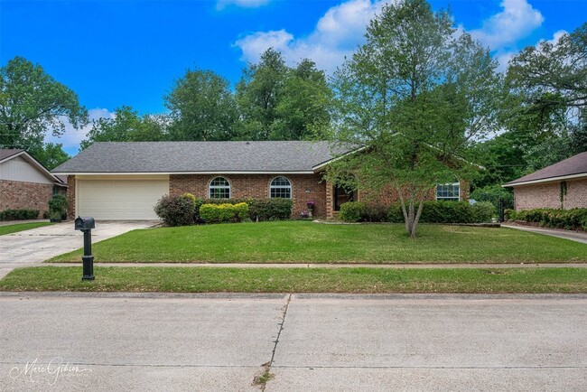 Building Photo - 7440 Camelback Dr