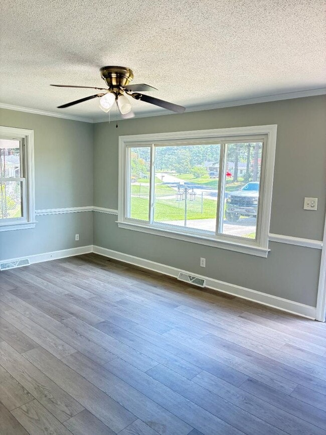 Photo - 5020 Oakdale Rd