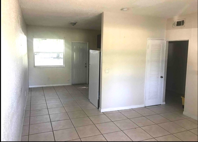 Cocina y comedor - 1664 NE 146th St