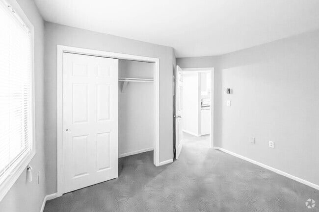 1BR, 1BA - 600SF - Bedroom