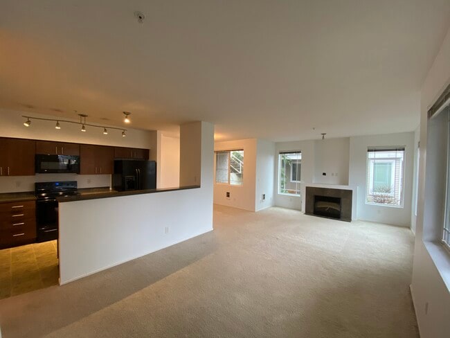 Building Photo - 15720 Manor Way Unit S1
