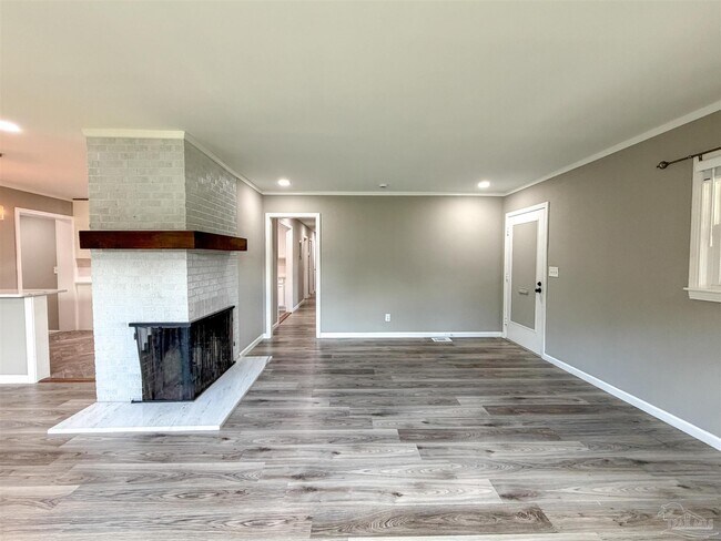 Photo - 1815 Hallmark Dr