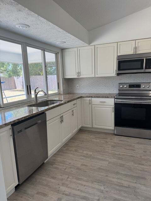 Photo - 262 SW Crescent Ave