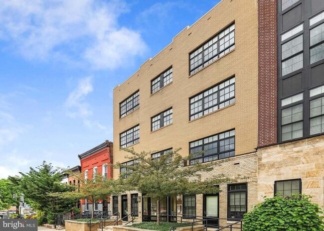 Building Photo - Stunning 2-bedroom, 2.5-bath four level home in the heart of Shaw