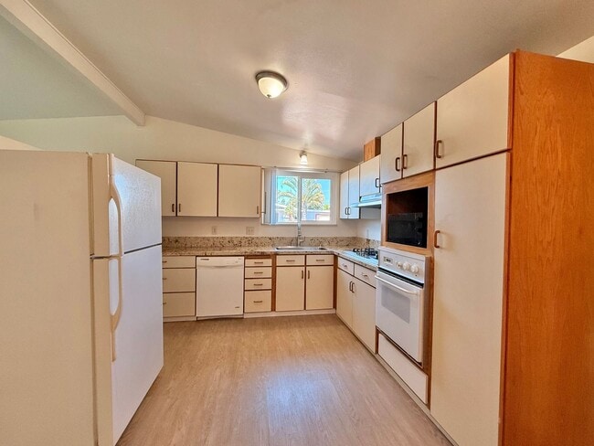 3141 Admiral Ave