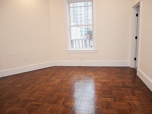 261 W Newton St Unit 2