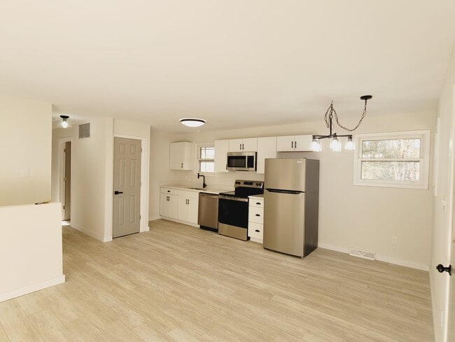 Photo - Three Bedroom Ranch Style House in Madison Heights