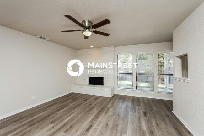 Photo - 3 Bedroom Pet-Friendly Home in Mesquite, TX with Main Street Renewal