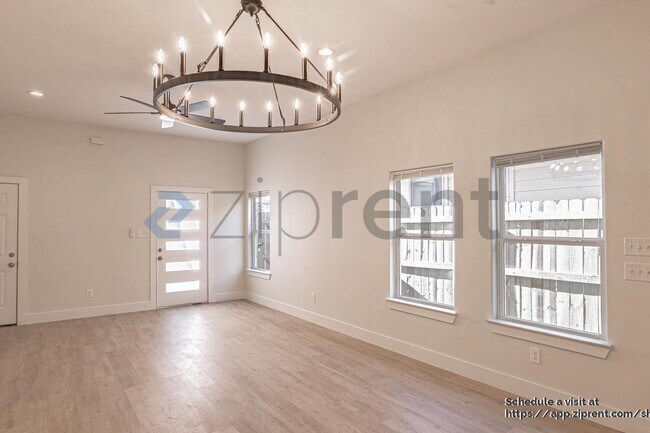 Photo - 13705 Biggs St