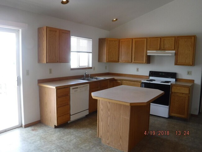 Photo - 3 Bedroom Home- Close to Parks and Schools!!- Dog Negotiable!!