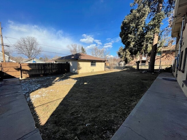 Photo - 2875 S Sherman St