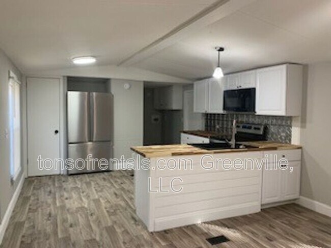 Photo - 311 Goldsmith Rd