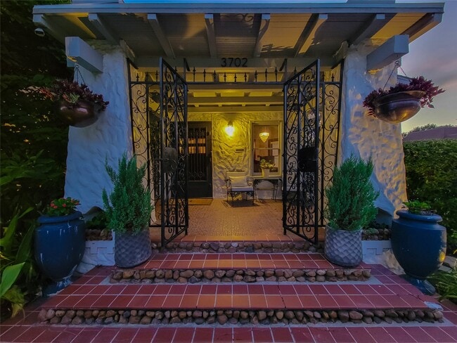 Building Photo - 3702 Audubon Pl