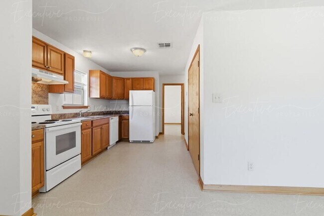 Photo - 2220 N Malcolm St Unidad B