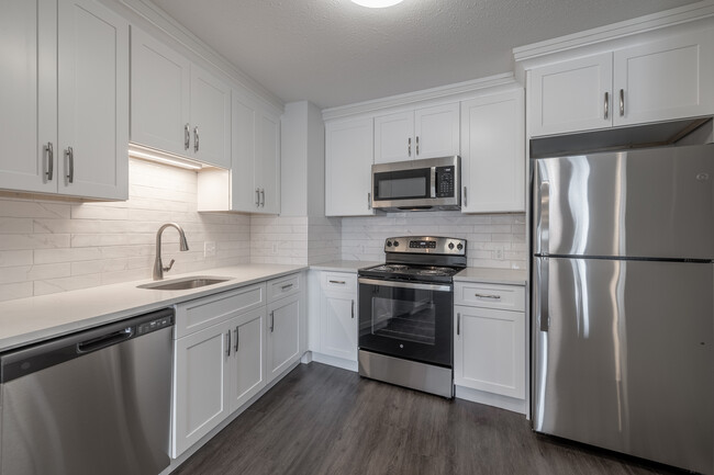 Kitchen - The Clipper Apartments