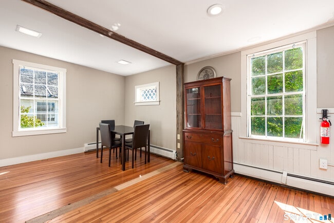 Photo - 163 College St