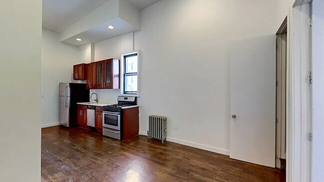 Photo - 886 Franklin Ave