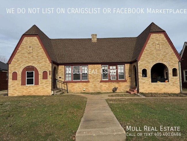 Building Photo - 825 NE 24th St