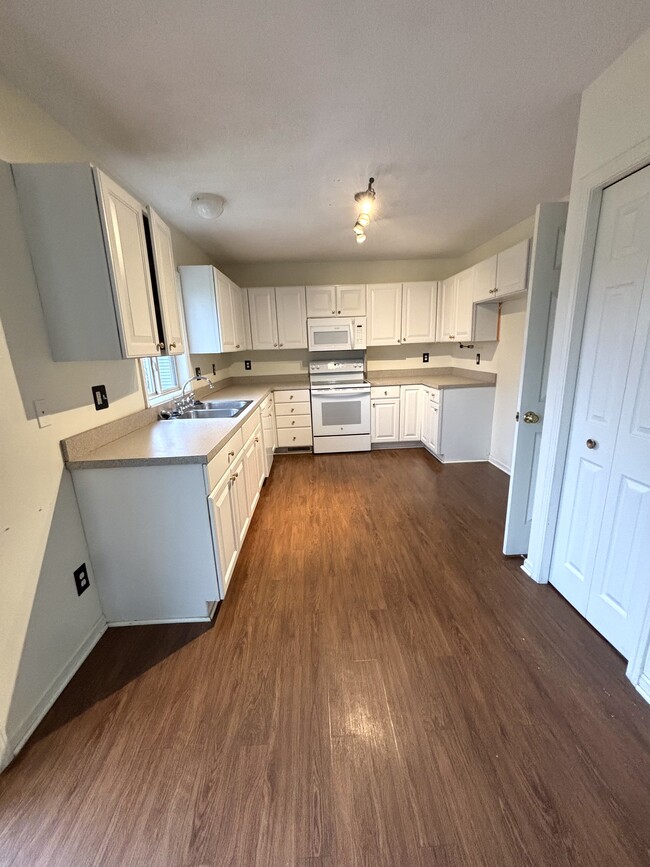 Photo - 6011 Hart St