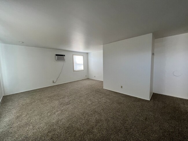 Cozy 2 bedroom 1 bath House! - Cozy 2 bedroom 1 bath House!