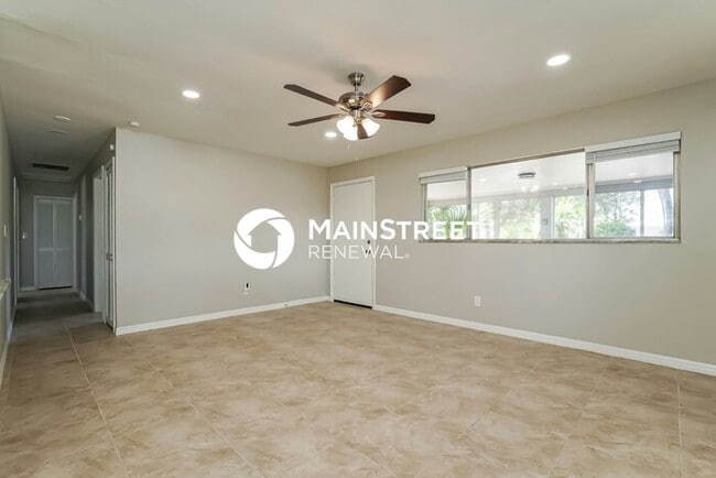 Photo - 4 Bedroom Pet-Friendly Home in FORT MYERS, FL with Main Street Renewal