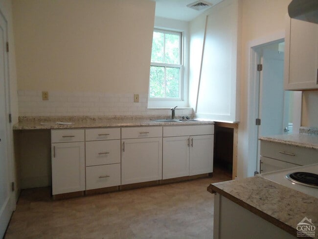 Photo - 136 Warren St