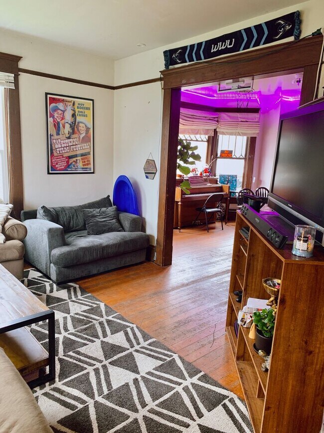 Photo - PRELEASE FOR AUG: 5 bdrm/2 bath near WWU and Downtown!