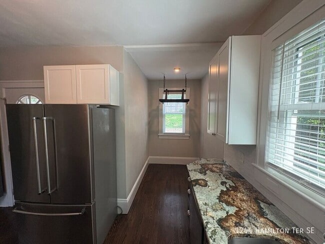 Photo - 1244 Hamilton Terrace SE
