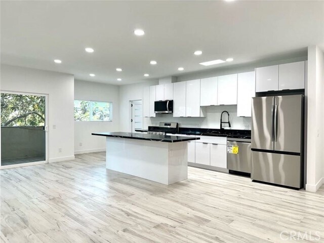 Photo - 6255 Woodman Ave Unidad 201