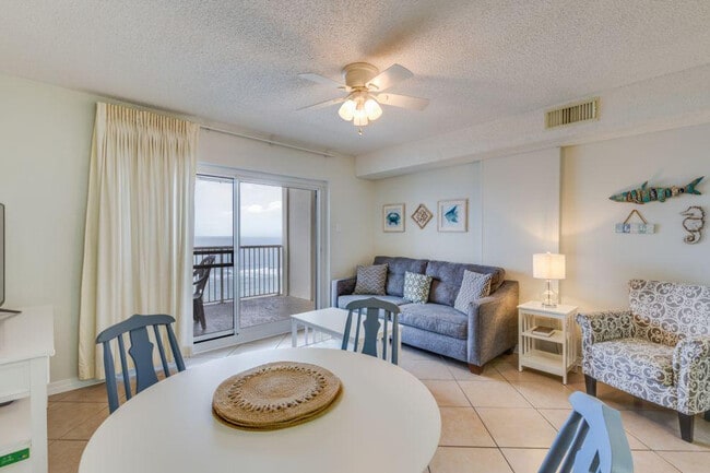 Building Photo - 561 E Beach Blvd Rental