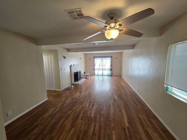 Photo - Beautiful 3-Bedroom, 3-Bath Home with Mode...