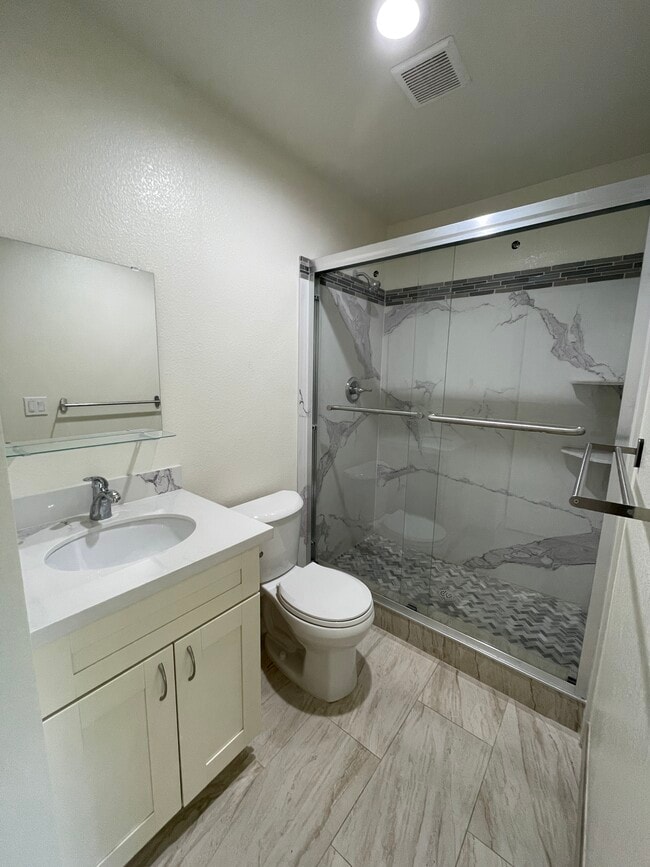 Photo - 566 N 2nd St