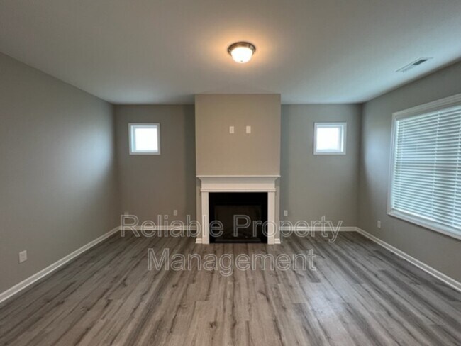 Photo - 18 Day Lily St